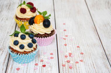 taze çilek ile cupcakes