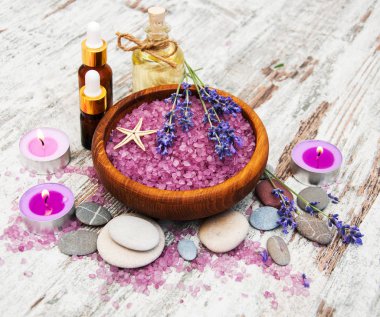 Spa Ürünleri ve lavanta çiçekleri