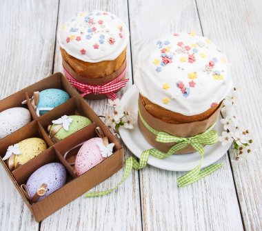 Paskalya ekmek ve yumurta