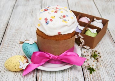 Paskalya ekmek ve yumurta