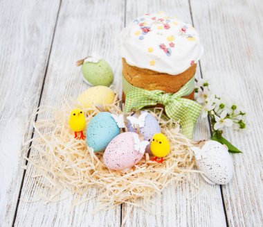 Paskalya ekmek ve yumurta