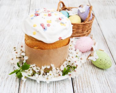 Paskalya ekmek ve yumurta