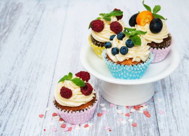 taze çilek ile cupcakes
