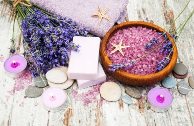 Spa Ürünleri ve lavanta çiçekleri