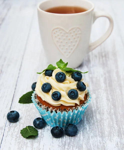 Cupcake with fresh blueberries — Stock Photo, Image