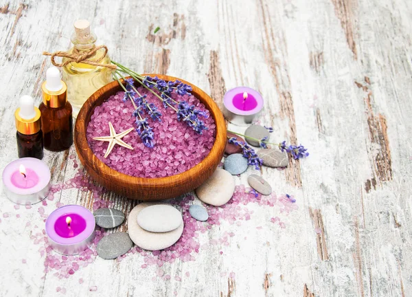 Spa products and lavender flowers — Stock Photo, Image