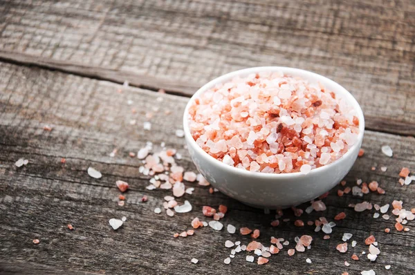 Розовая соль из Гималаев — стоковое фото