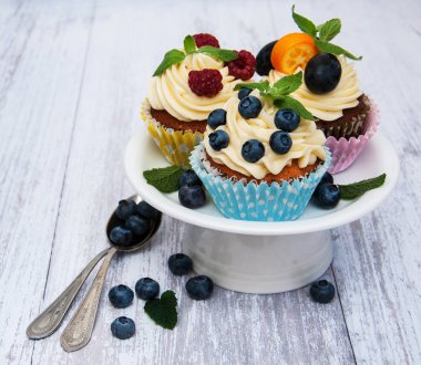 taze çilek ile cupcakes