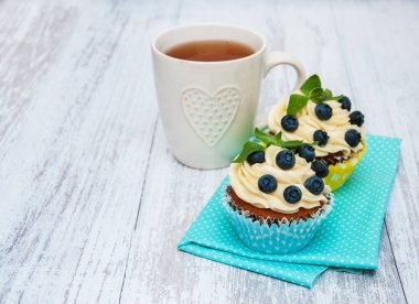 taze yaban mersini ile cupcakes