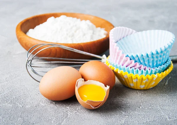 Ingrédients de cuisson - farine et œufs — Photo