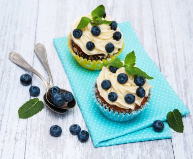 taze yaban mersini ile cupcakes