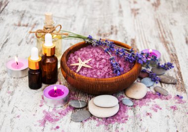 Spa Ürünleri ve lavanta çiçekleri