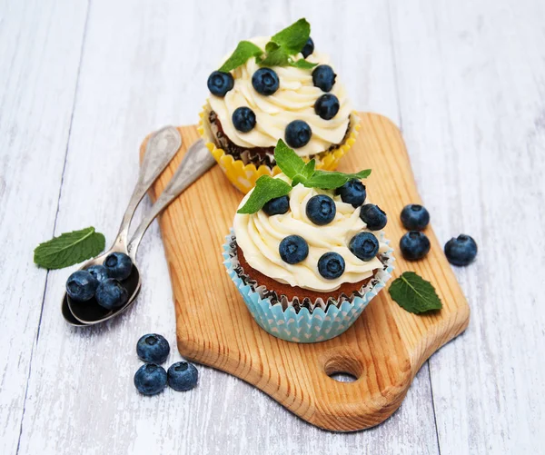 Cupcakes with fresh blueberries — Stock Photo, Image