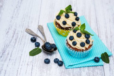 taze yaban mersini ile cupcakes