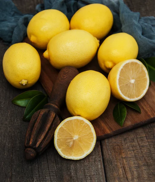 Limoni freschi maturi — Foto Stock