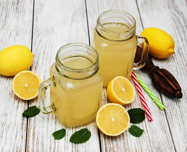 Frascos de jugo de limón — Foto de Stock