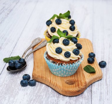 taze yaban mersini ile cupcakes