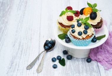 taze çilek ile cupcakes