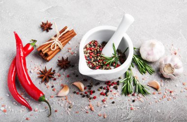 Beyaz harç ve baharat biber