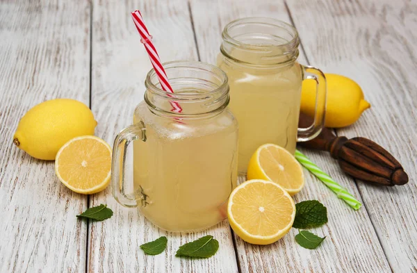 Frascos de jugo de limón — Foto de Stock