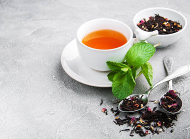 siyah çay nane ile
