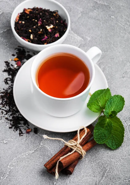 çay nane ve tarçın ile