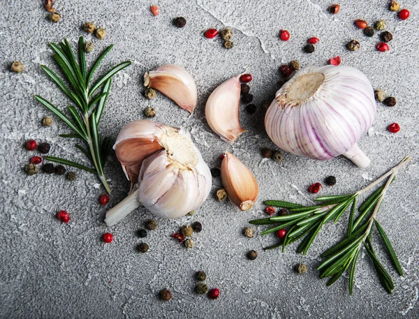 Garlic, pepper and rosemary — Stock Photo, Image