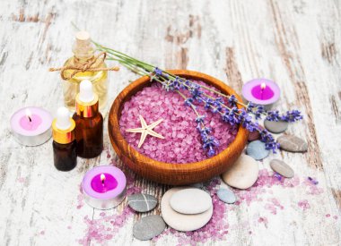 Spa Ürünleri ve lavanta çiçekleri