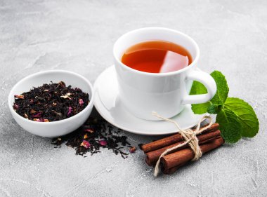 çay nane ve tarçın ile