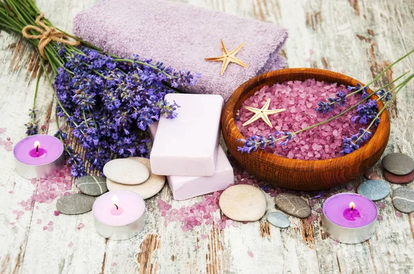 Spa Ürünleri ve lavanta çiçekleri