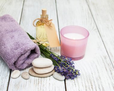 Spa Ürünleri ve lavanta çiçekleri