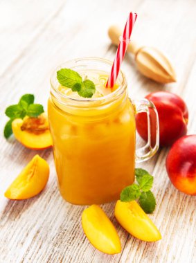 Kuru soğan suyu taze meyve ile