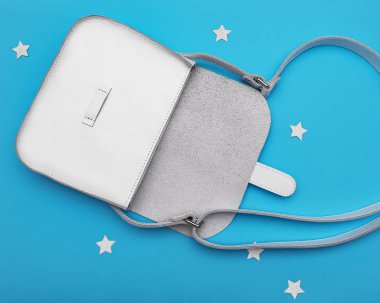 Beyaz kadın deri çanta.