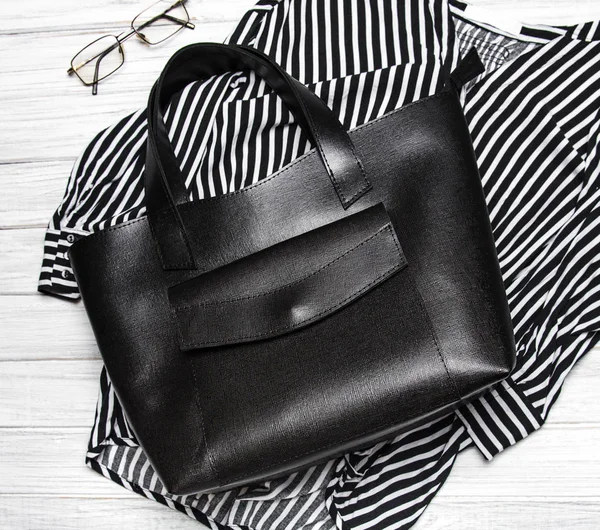Striped blouse and black leather bag — 스톡 사진