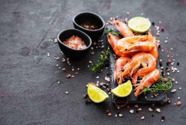 Karides veya karides limon ile servis