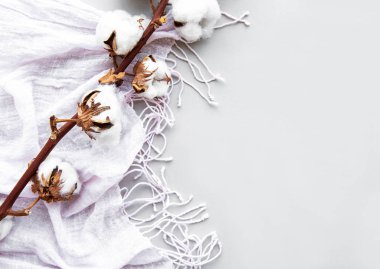 Pamuk çiçekleri eşarp