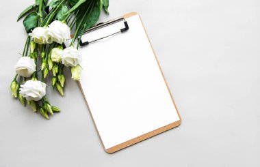 Ofis masası çalışma alanı