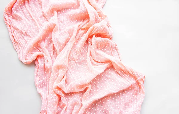 Roze sjaal met stipje — Stockfoto