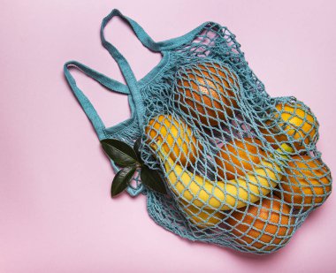 Meyveli alışveriş torbası.