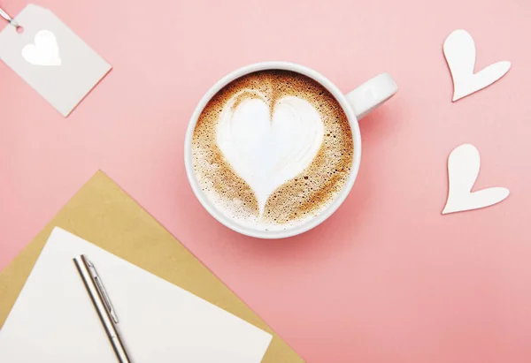 A cup of coffee with heart pattern — Stock Photo, Image