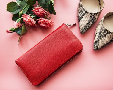 Kırmızı deri kadın cüzdan