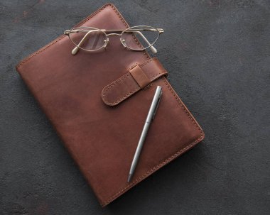 kahverengi deri notebook