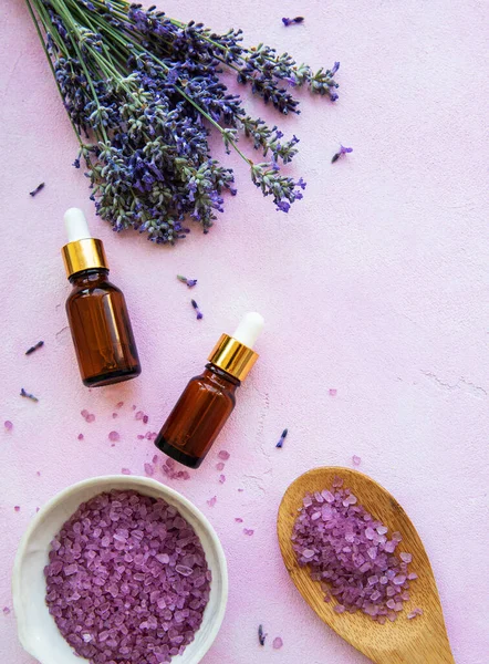 Flat lay composition with lavender flowers and natural cosmetic — Stock Photo, Image