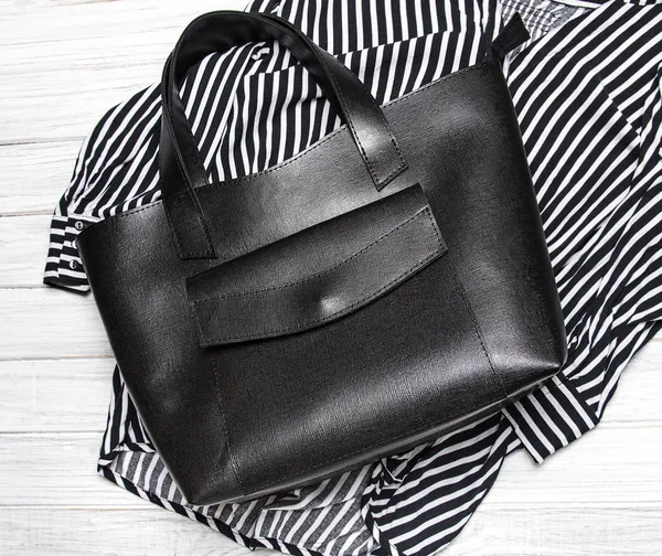 Striped blouse and black leather bag — Stockfoto