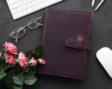 Burgundy deri defter.