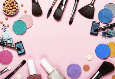 Dekoratif kozmetik kümesi