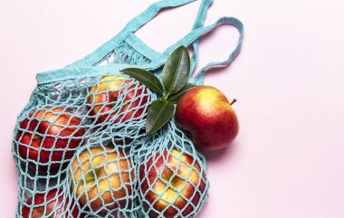 Elmalı ağ alışveriş torbası.