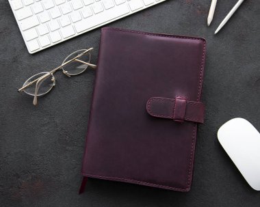 Burgundy deri defter.