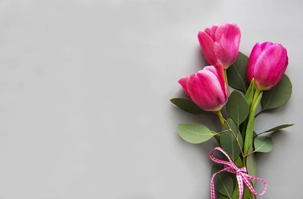 Hermosos Tulipanes Rosados Ion Fondo Gris — Foto de Stock