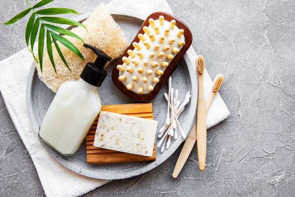 Productos Cosméticos Naturales Cero Residuos Sobre Fondo Hormigón Puesta Plana — Foto de Stock